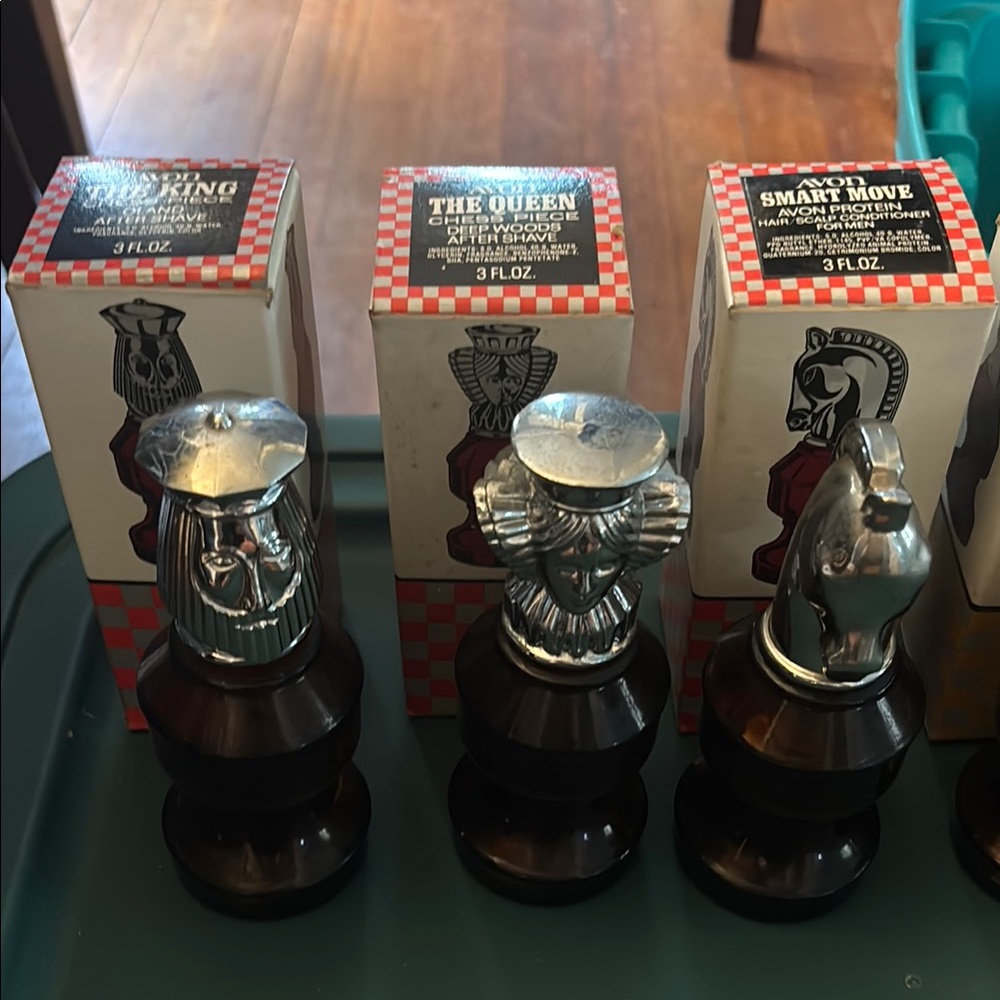 Vintage Avon chess set 6 pieces with boxes